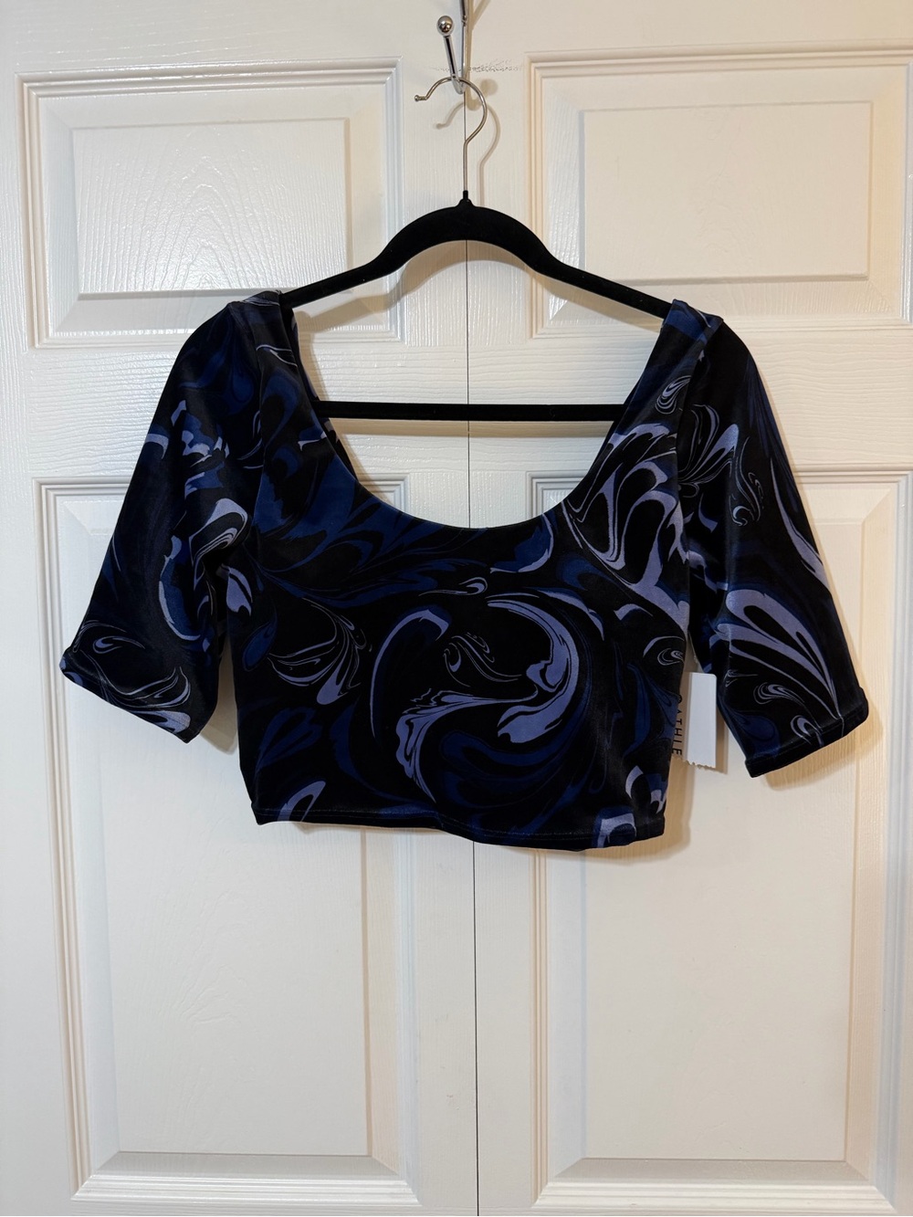 Athleta Navy and Black Swirl Scoop Crop Top